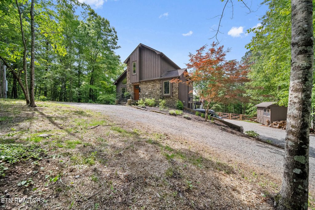 Photo of 1907 Oakwood Rd, Walland, TN 37886 (MLS # 1301942)