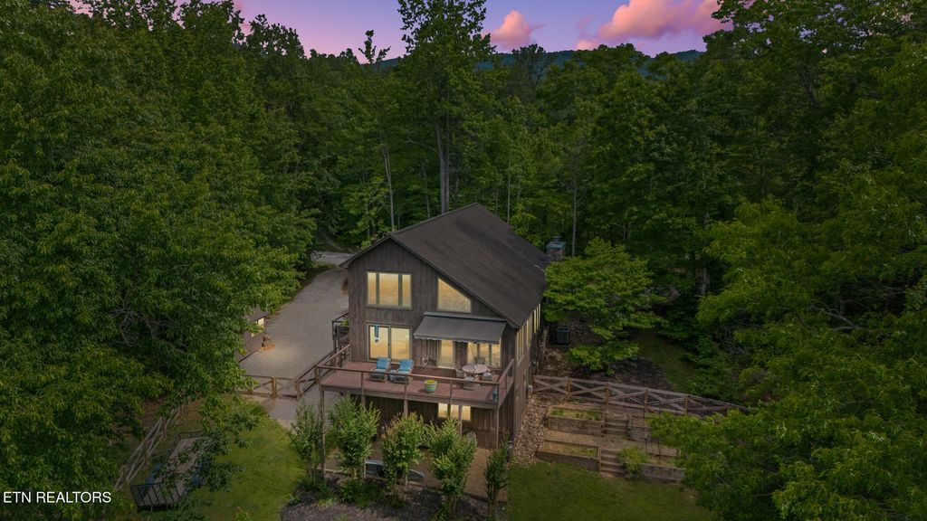 Photo of 1907 Oakwood Rd, Walland, TN 37886 (MLS # 1301942)