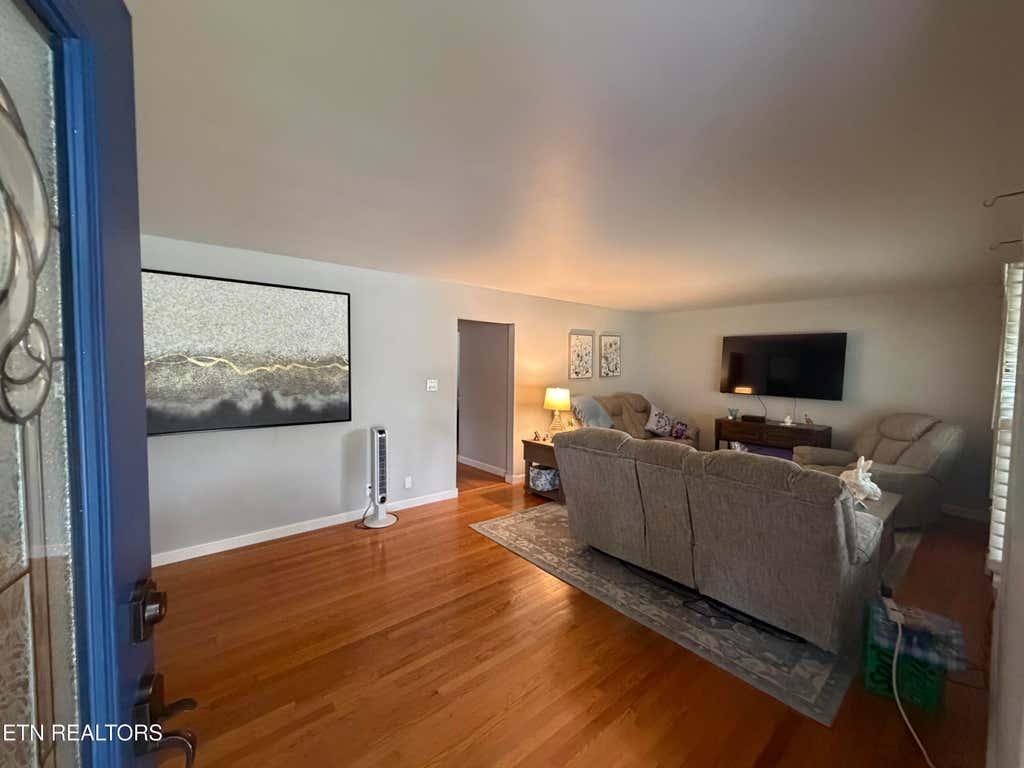 Photo of 217 W Hicks St, Clinton, TN 37716 (MLS # 1349552)