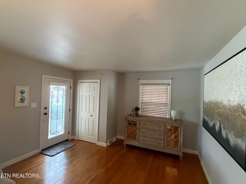 Tiny photo for 217 W Hicks St, Clinton, TN 37716 (MLS # 1349552)
