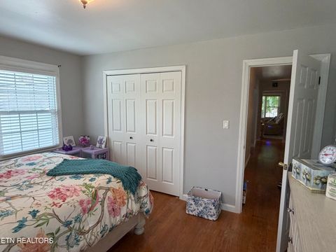 Tiny photo for 217 W Hicks St, Clinton, TN 37716 (MLS # 1349552)