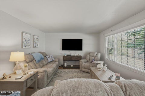 Tiny photo for 217 W Hicks St, Clinton, TN 37716 (MLS # 1349552)