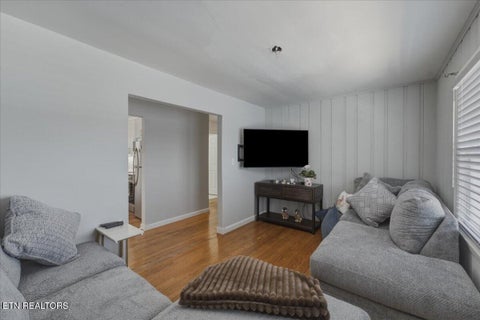 Tiny photo for 217 W Hicks St, Clinton, TN 37716 (MLS # 1349552)