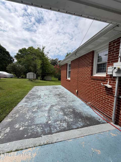 Tiny photo for 217 W Hicks St, Clinton, TN 37716 (MLS # 1349552)