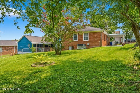 Tiny photo for 217 W Hicks St, Clinton, TN 37716 (MLS # 1349552)