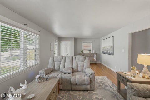 Tiny photo for 217 W Hicks St, Clinton, TN 37716 (MLS # 1349552)