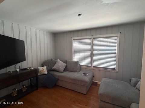 Tiny photo for 217 W Hicks St, Clinton, TN 37716 (MLS # 1349552)