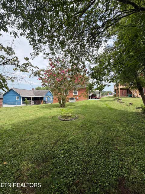 Tiny photo for 217 W Hicks St, Clinton, TN 37716 (MLS # 1349552)