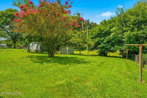 Tiny photo for 217 W Hicks St, Clinton, TN 37716 (MLS # 1349552)