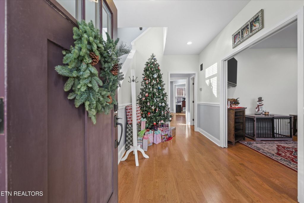 Photo of 104 Crystal Cove Lane, Oak Ridge, TN 37830 (MLS # 1324677)