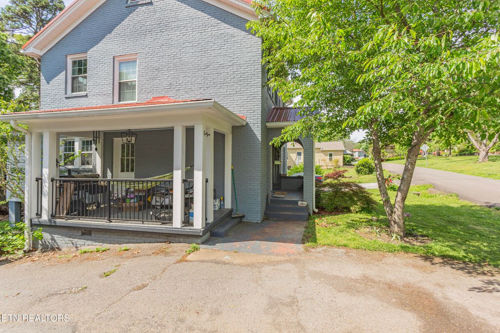 Photo of 2916 Fountain Park Blvd, Knoxville, TN 37917 (MLS # 1299546)