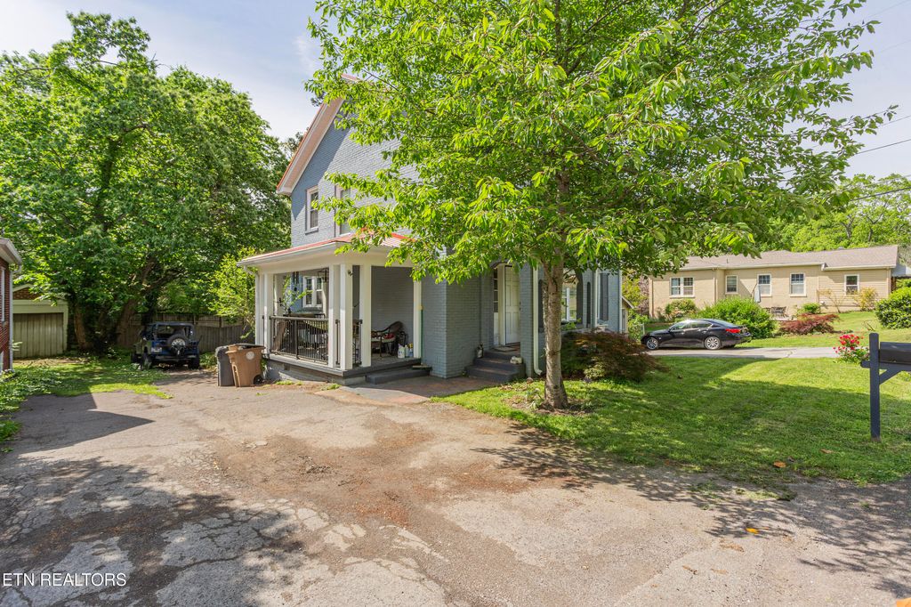 Photo of 2916 Fountain Park Blvd, Knoxville, TN 37917 (MLS # 1299546)