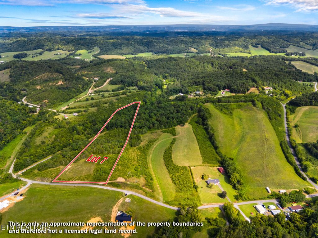 Photo of 7 Lonesome Pine Rd, Bybee, TN 37713 (MLS # 1311620)