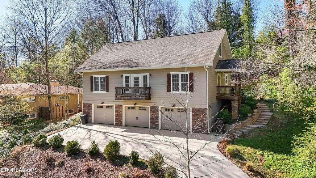 Photo of 4237 Hiawatha Drive, Knoxville, TN 37919 (MLS # 1333516)