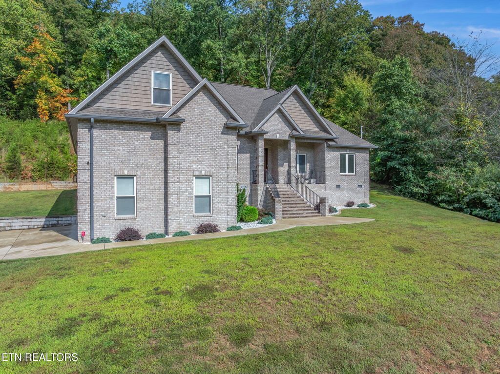 Photo of 3307 Greenway Dr, Knoxville, TN 37918 (MLS # 1330804)