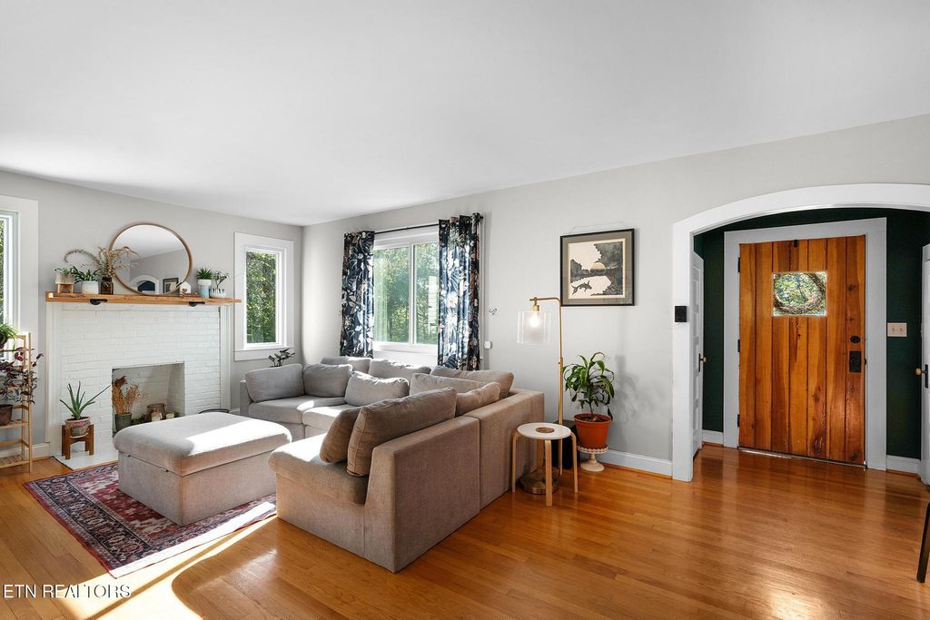 Photo of 814 Swann Rd, Dandridge, TN 37725 (MLS # 1279828)