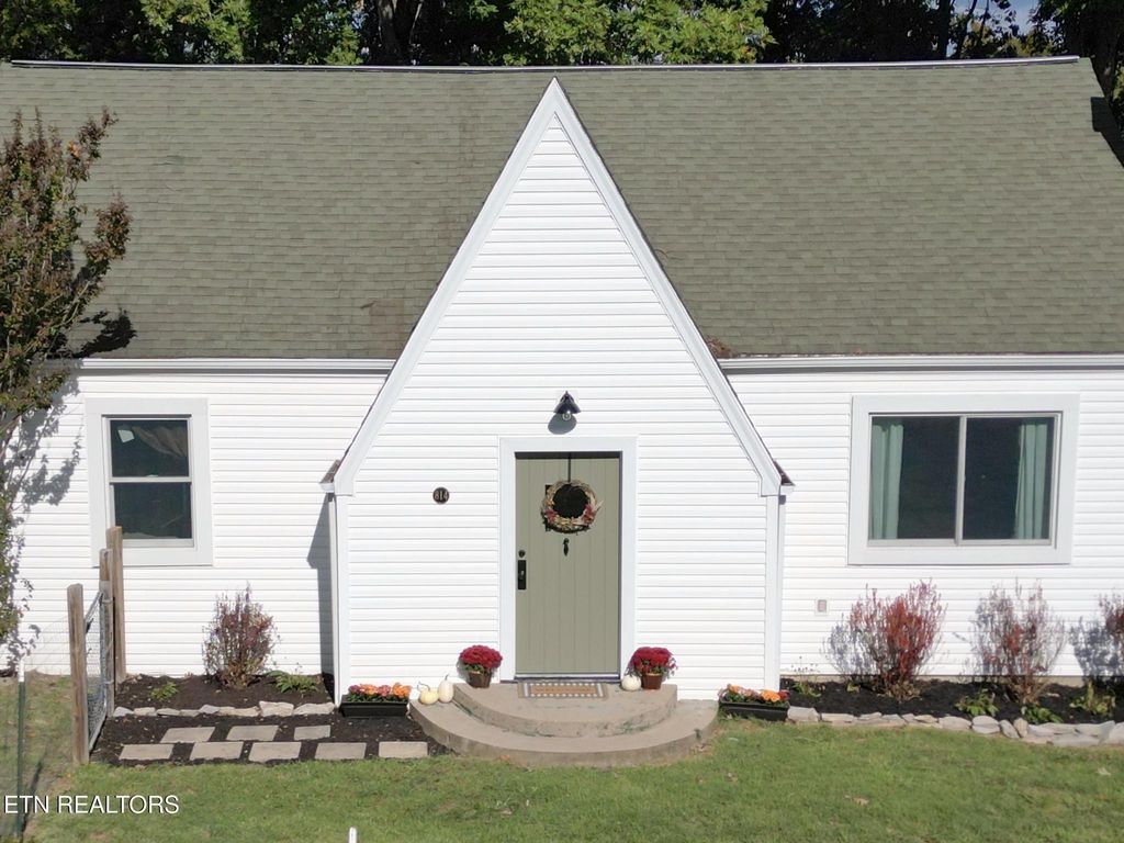 Photo of 814 Swann Rd, Dandridge, TN 37725 (MLS # 1279828)