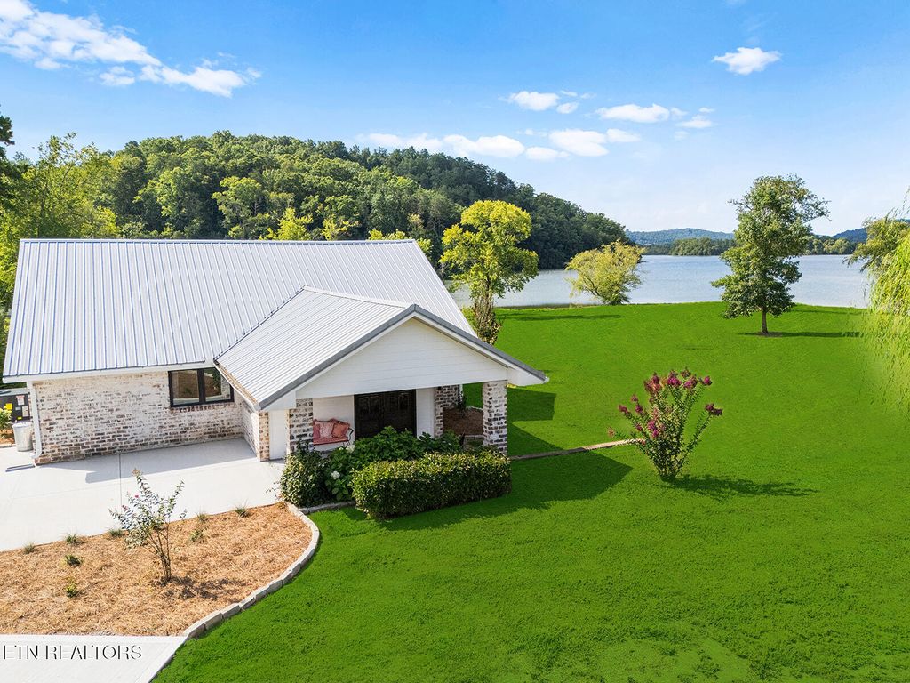 Photo of 191 Onlake Drive, Kingston, TN 37763 (MLS # 1307166)