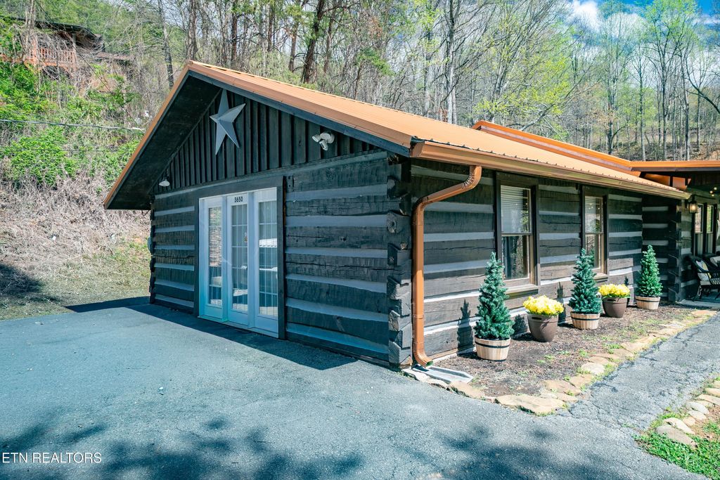 Photo of 3650 Four Seasons Lane, Sevierville, TN 37862 (MLS # 1335568)