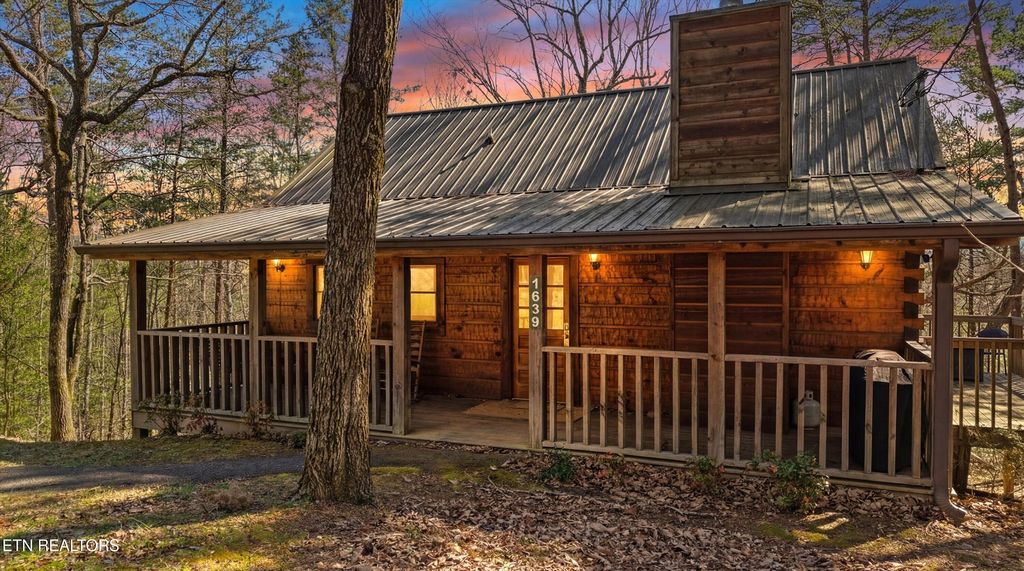 Photo of 1639 Ridgecrest Drive, Sevierville, TN 37876 (MLS # 1334083)