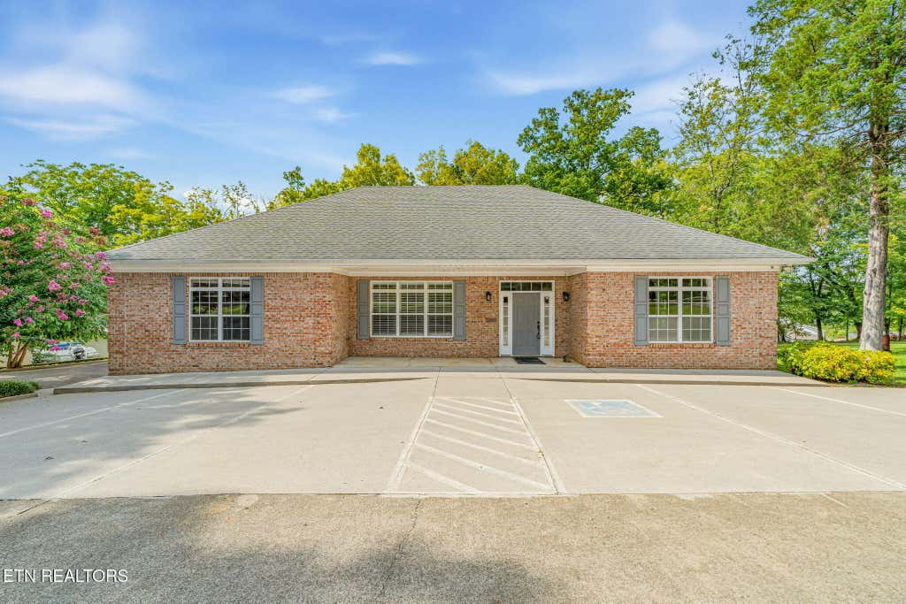 Photo of 6875 Lakeview Rd, Lenoir City, TN 37772 (MLS # 1352705)