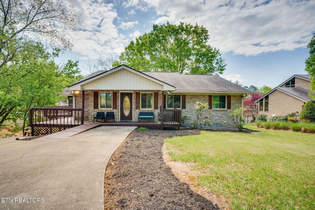 Photo of 408 Lake Hollow Rd, Piney Flats, TN 37686 (MLS # 1337642)