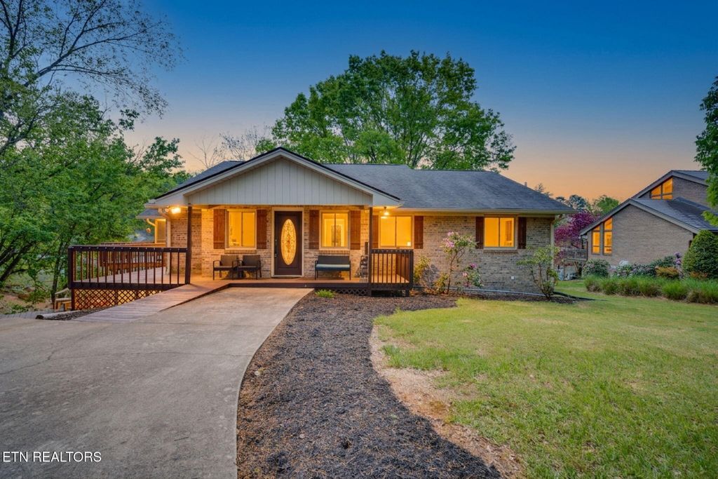 Photo of 408 Lake Hollow Rd, Piney Flats, TN 37686 (MLS # 1337642)