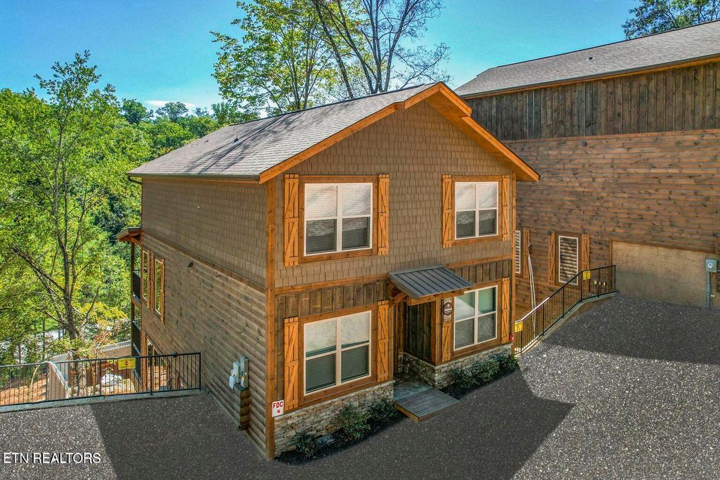 Photo of 3029 Ridgetop Resort Way, Pigeon Forge, TN 37863 (MLS # 1290950)