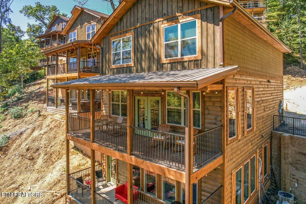 Photo of 3029 Ridgetop Resort Way, Pigeon Forge, TN 37863 (MLS # 1290950)