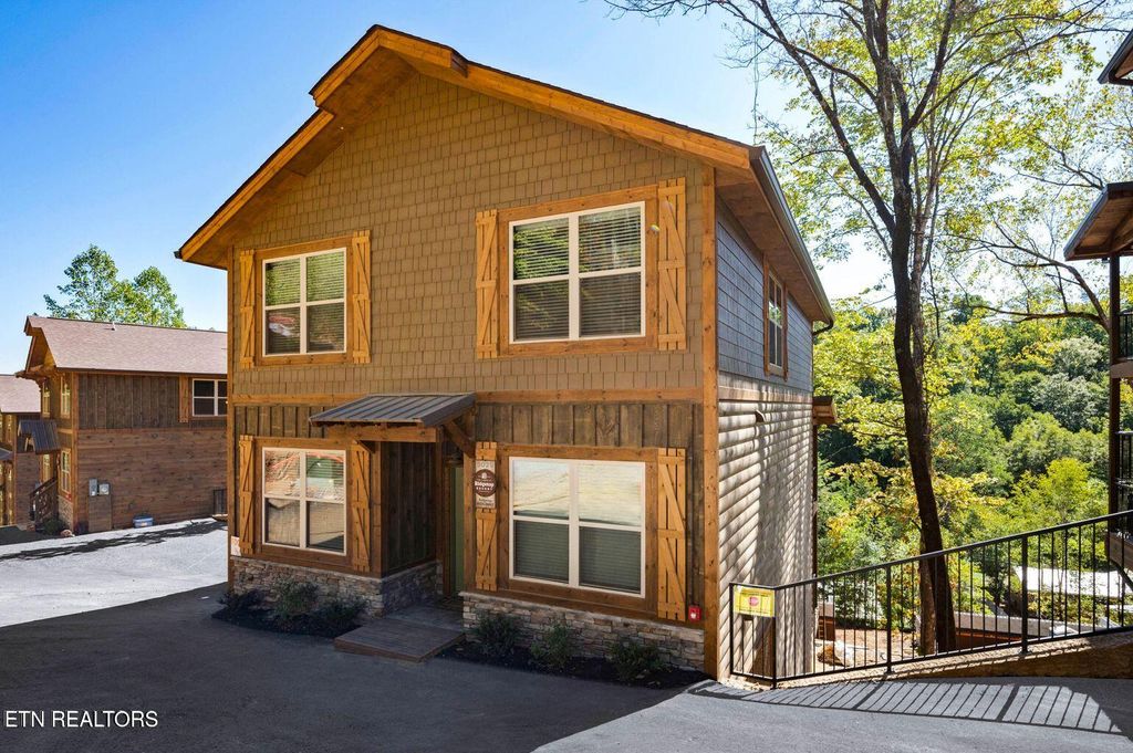 Photo of 3029 Ridgetop Resort Way, Pigeon Forge, TN 37863 (MLS # 1290950)