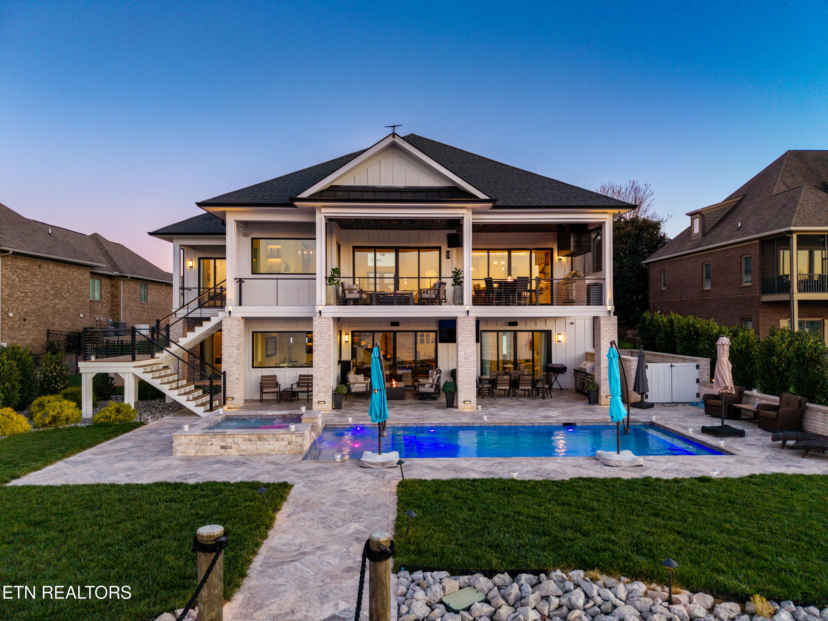 3742 Promontory Point