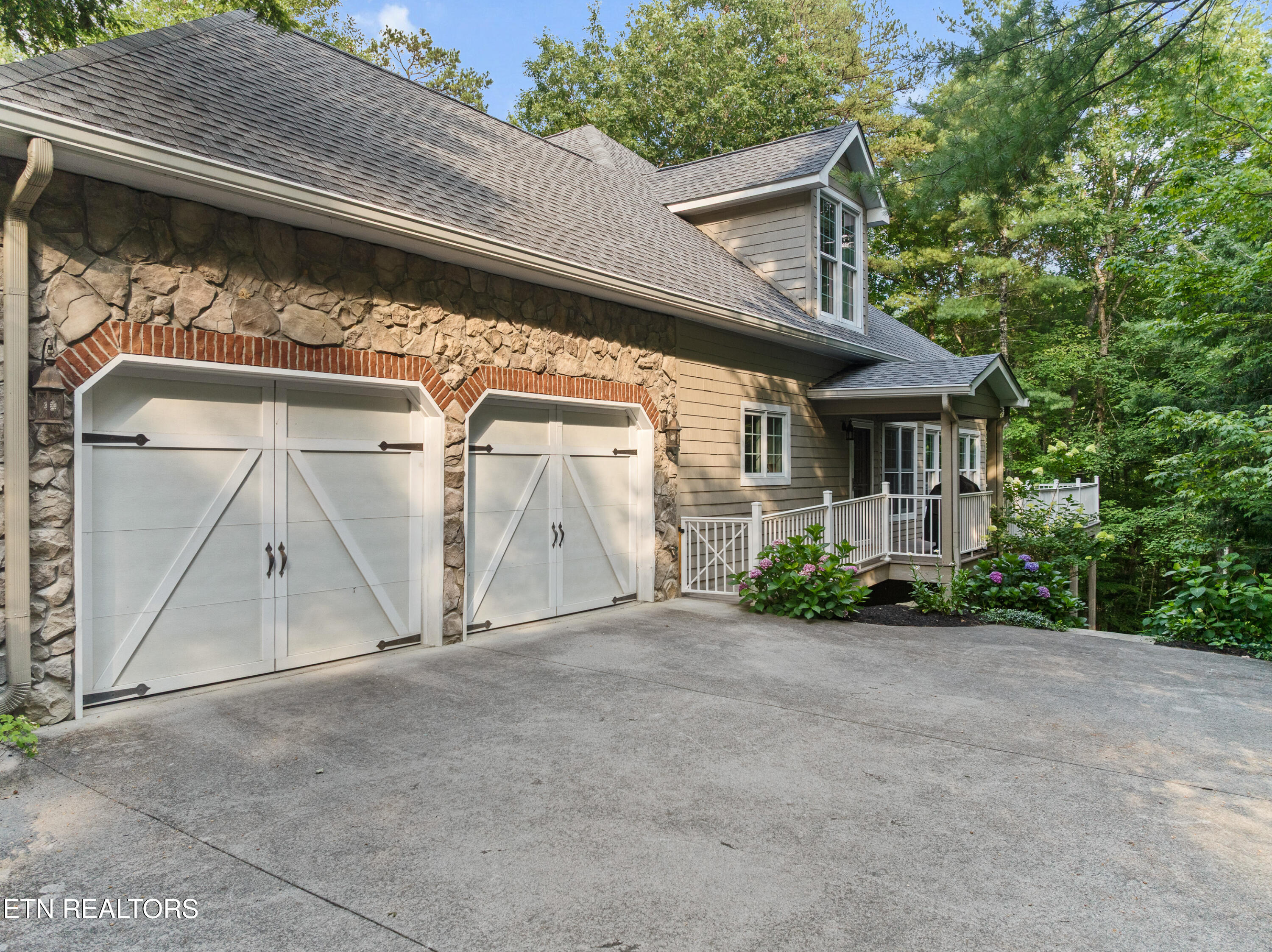 453 Mount John Loop
