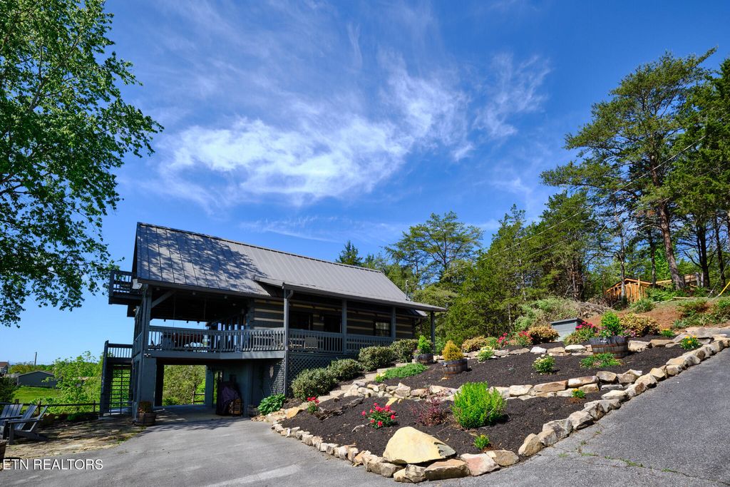Photo of 1019 Moonside Lane, Sevierville, TN 37876 (MLS # 1337432)
