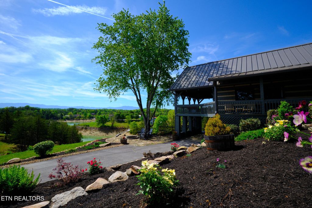 Photo of 1019 Moonside Lane, Sevierville, TN 37876 (MLS # 1337432)