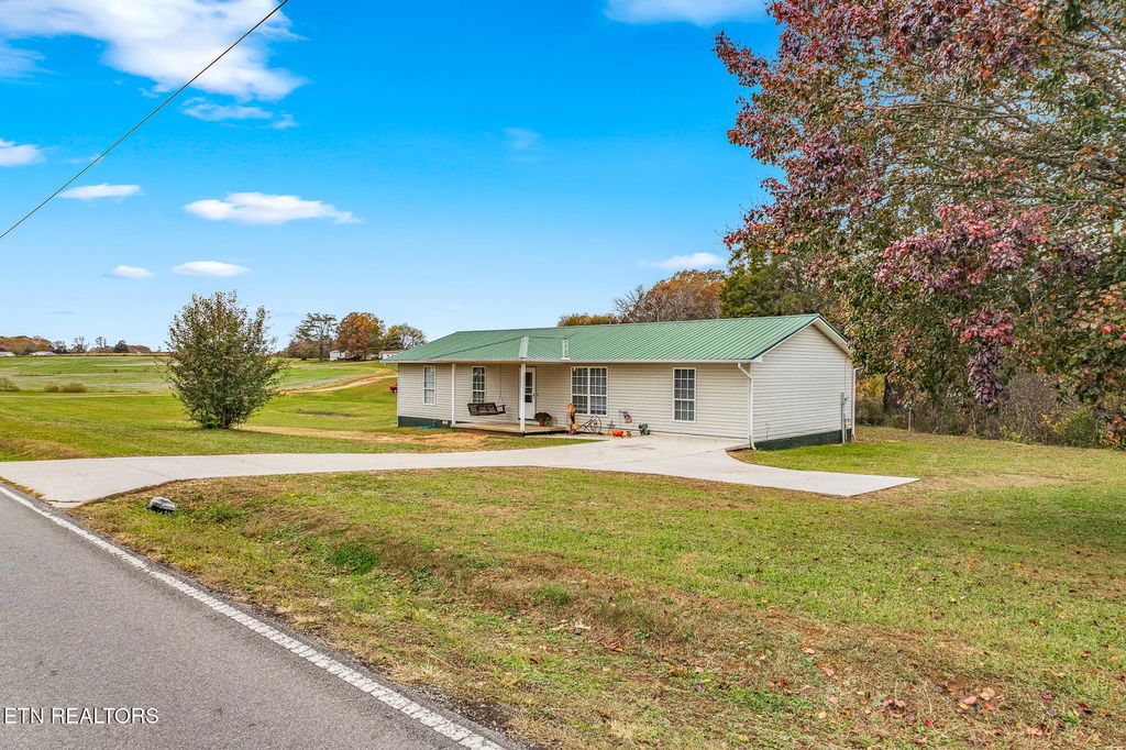 Photo of 925 Oak Grove Rd, Madisonville, TN 37354 (MLS # 1321558)
