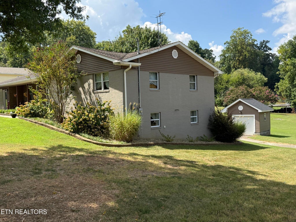 Photo of 627 Greenwood Drive, Maryville, TN 37803 (MLS # 1354161)