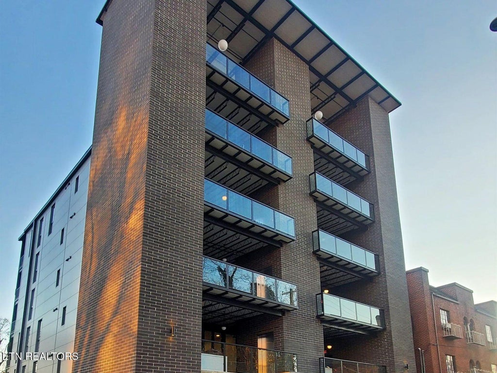 Photo of 608 W Hill Ave #202, Knoxville, TN 37902 (MLS # 1355091)