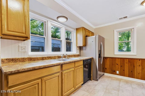 Tiny photo for 132 Taylor Rd, Oak Ridge, TN 37830 (MLS # 1357983)