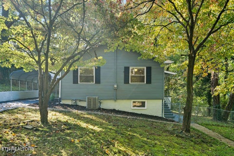 Tiny photo for 132 Taylor Rd, Oak Ridge, TN 37830 (MLS # 1357983)