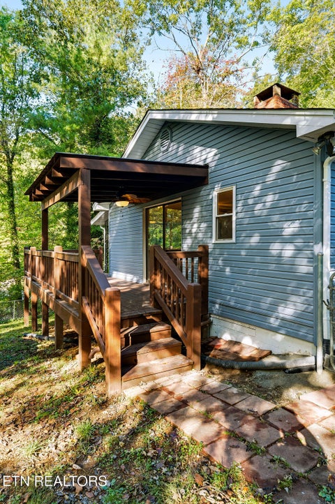 Tiny photo for 132 Taylor Rd, Oak Ridge, TN 37830 (MLS # 1357983)
