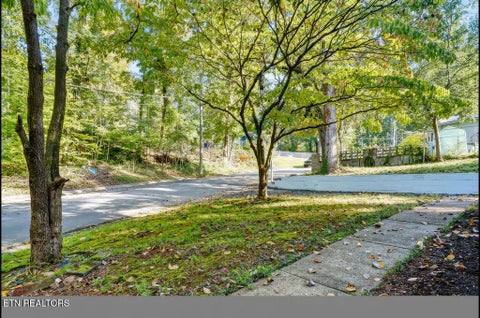 Tiny photo for 132 Taylor Rd, Oak Ridge, TN 37830 (MLS # 1357983)