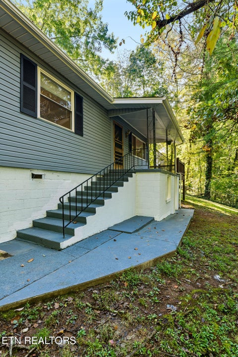Tiny photo for 132 Taylor Rd, Oak Ridge, TN 37830 (MLS # 1357983)