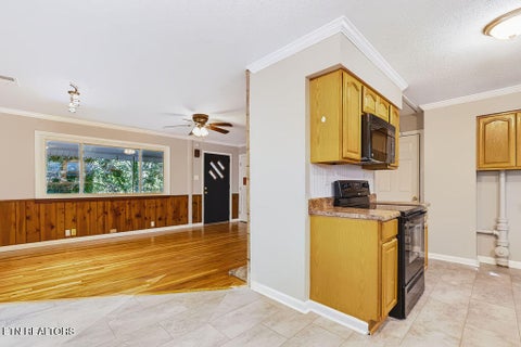 Tiny photo for 132 Taylor Rd, Oak Ridge, TN 37830 (MLS # 1357983)