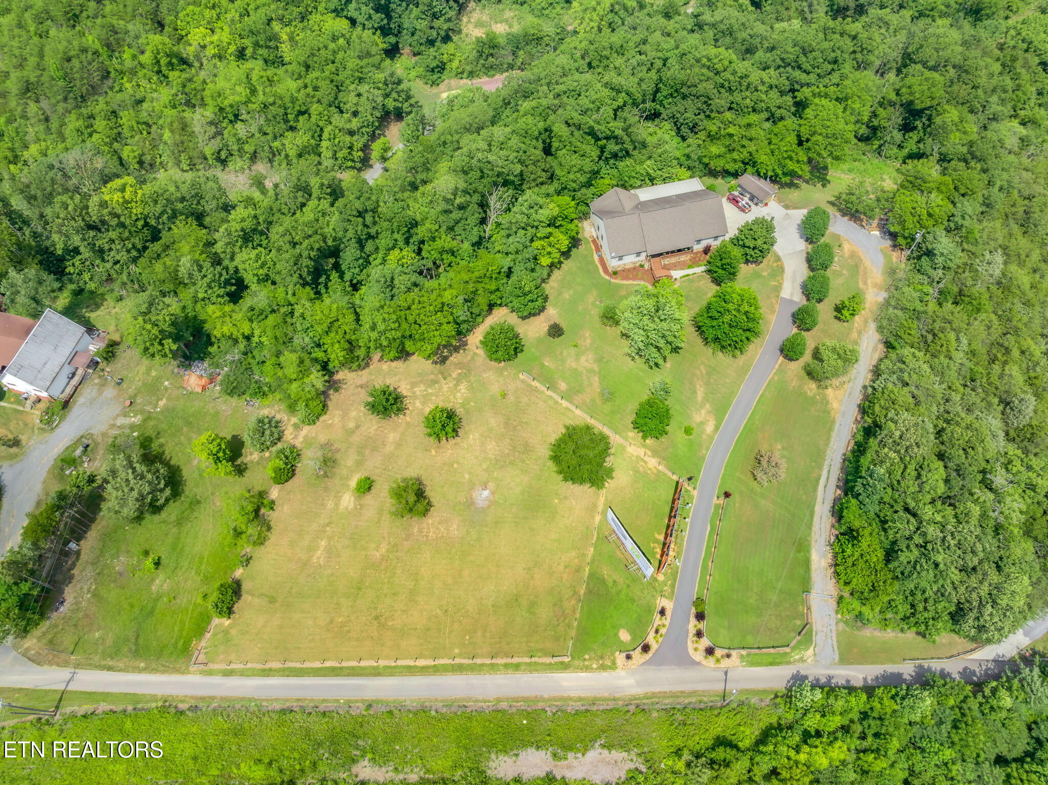 1668 Deerwood Rd