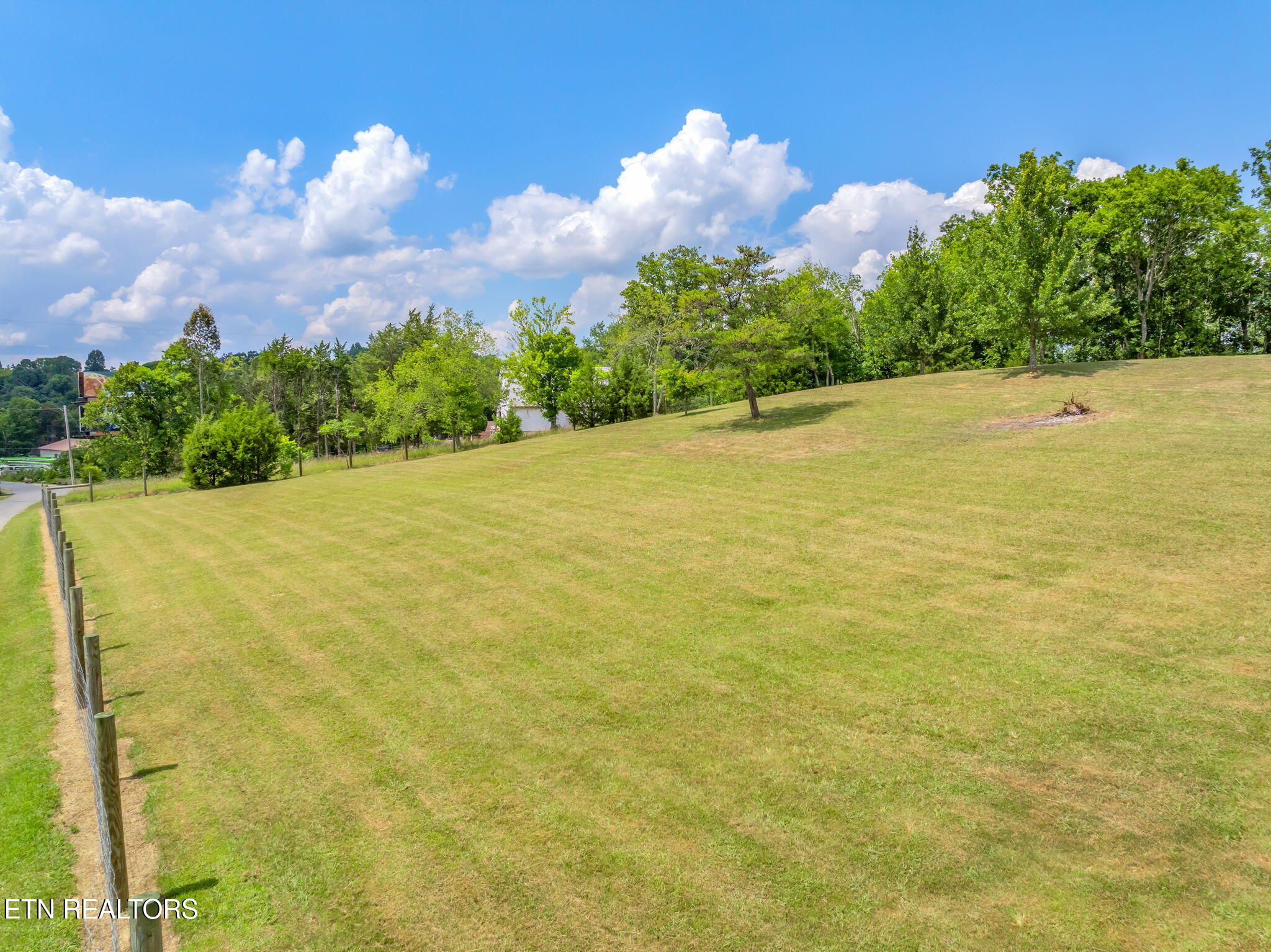 1668 Deerwood Rd