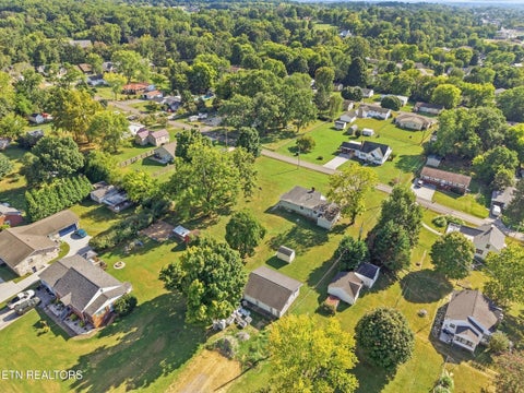 Tiny photo for 516 Dunn Ave, Maryville, TN 37804 (MLS # 1355727)