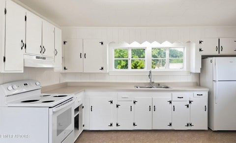 Tiny photo for 516 Dunn Ave, Maryville, TN 37804 (MLS # 1355727)