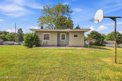 Tiny photo for 516 Dunn Ave, Maryville, TN 37804 (MLS # 1355727)