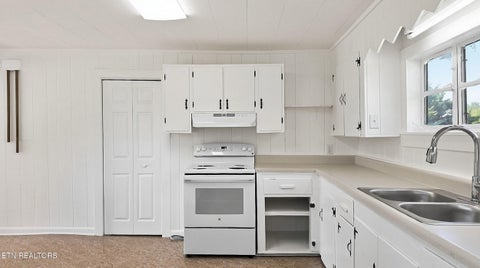 Tiny photo for 516 Dunn Ave, Maryville, TN 37804 (MLS # 1355727)