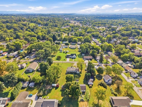 Tiny photo for 516 Dunn Ave, Maryville, TN 37804 (MLS # 1355727)